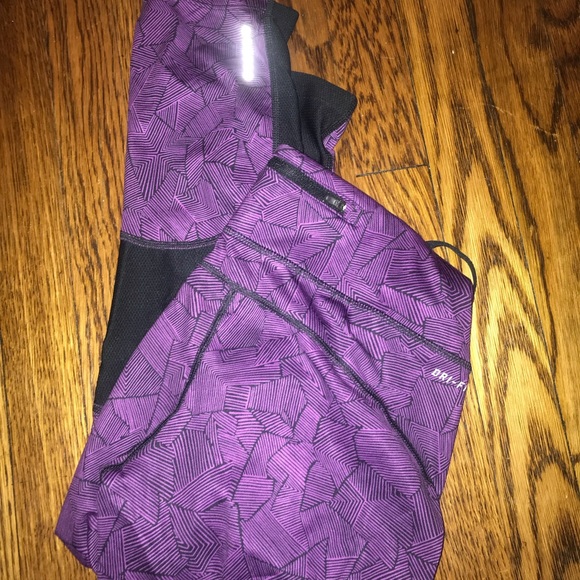 Nike Dri-fit capris - Picture 4 of 4